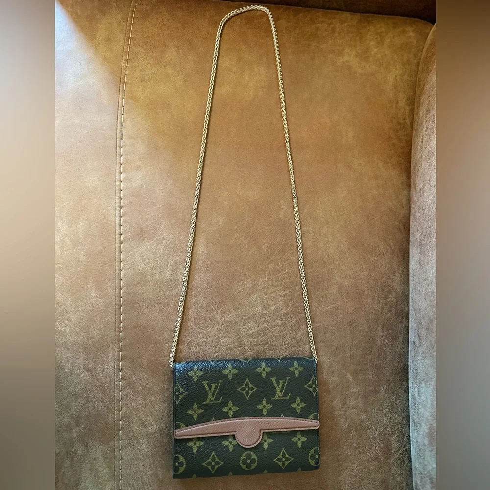 LOUIS VUITTON Monogram Pochette Ceinture Arche - Picture 8 of 8